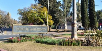 Encuentran un cuerpo sin vida dentro de un vehículo en el Parque Sarmiento