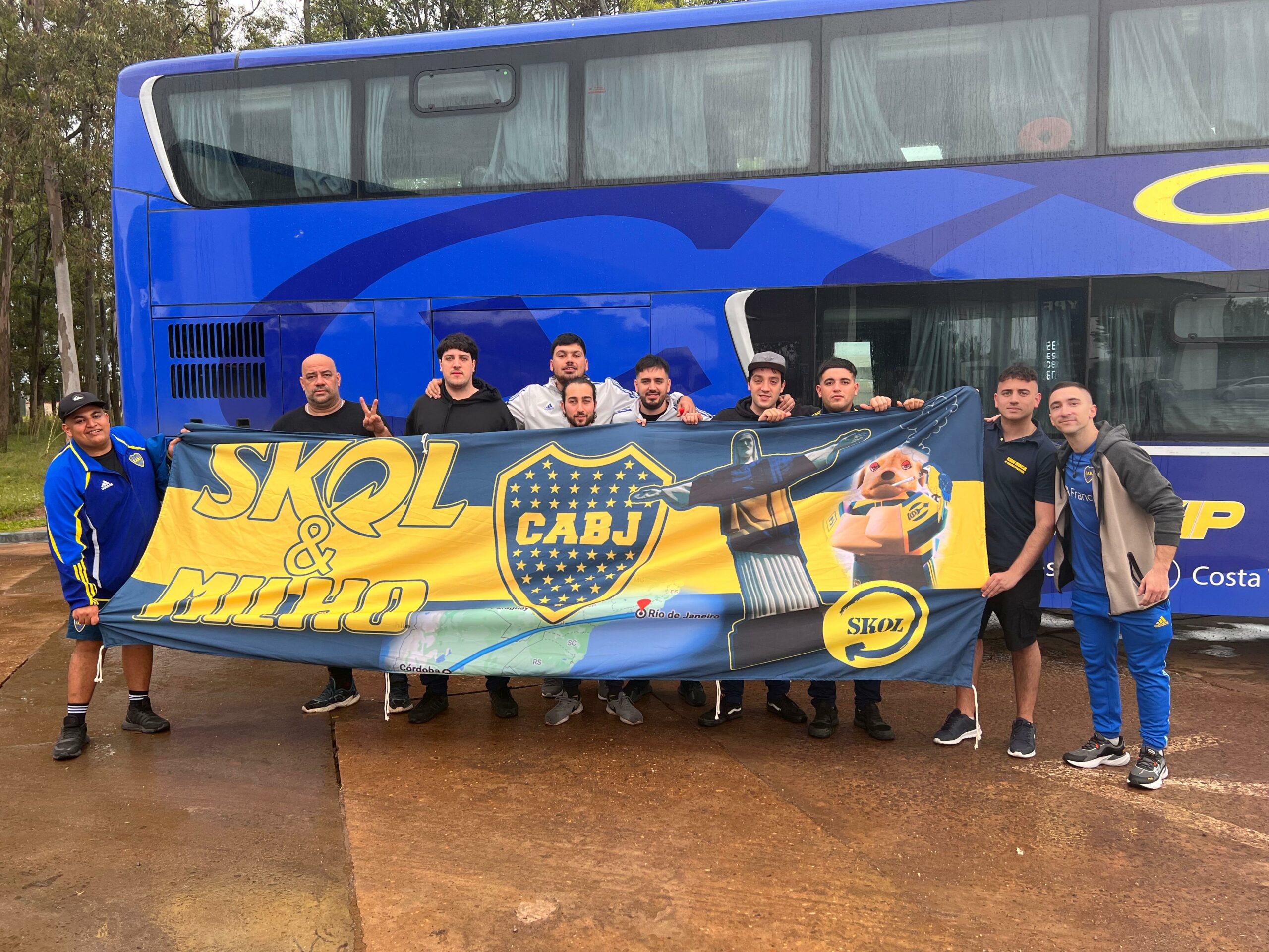 Arrancó la caravana por la Séptima y miles de hinchas de Boca ya están rumbo a Brasil Arrancó la caravana por la Séptima y miles de hinchas de Boca ya están rumbo a Brasil