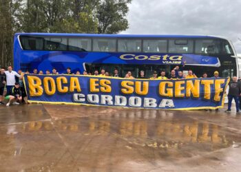 Arrancó la caravana por la Séptima y miles de hinchas de Boca ya están rumbo a Brasil