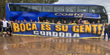 Arrancó la caravana por la Séptima y miles de hinchas de Boca ya están rumbo a Brasil