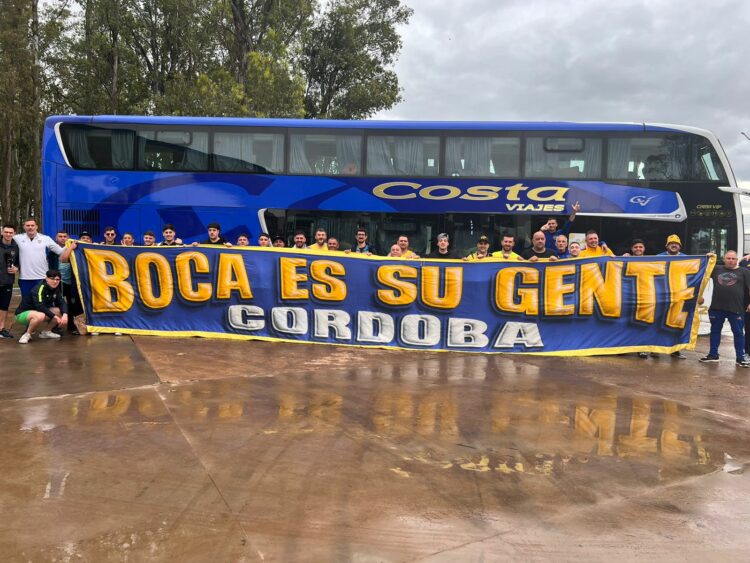 Arrancó la caravana por la Séptima y miles de hinchas de Boca ya están rumbo a Brasil