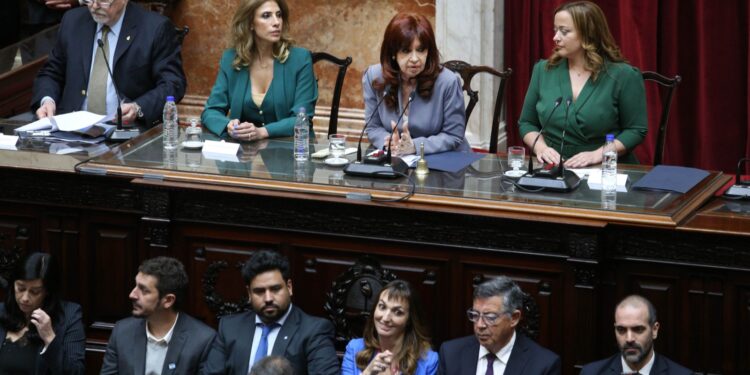 La Asamblea Legislativa proclamó las fórmulas para el ballottage con Massa y Milei presentes en el Congreso