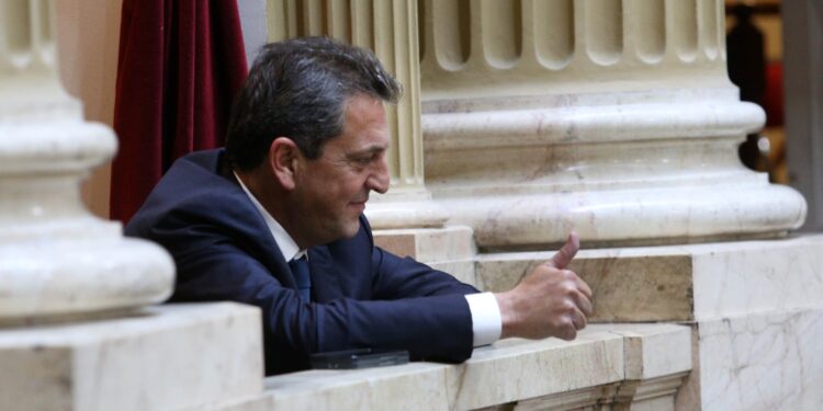 La Asamblea Legislativa proclamó las fórmulas para el ballottage con Massa y Milei presentes en el Congreso