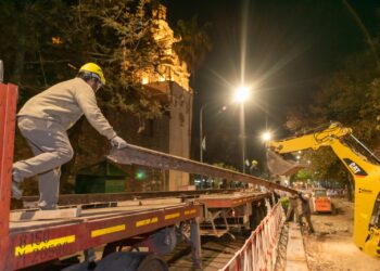 Recuperan los rieles históricos de la 27 de Abril, usados por los tranvías hace un siglo