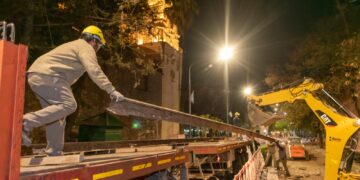 Recuperan los rieles históricos de la 27 de Abril, usados por los tranvías hace un siglo