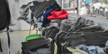 El centro de residuos textiles continúa con la colecta: cómo ayudar con telas en desuso