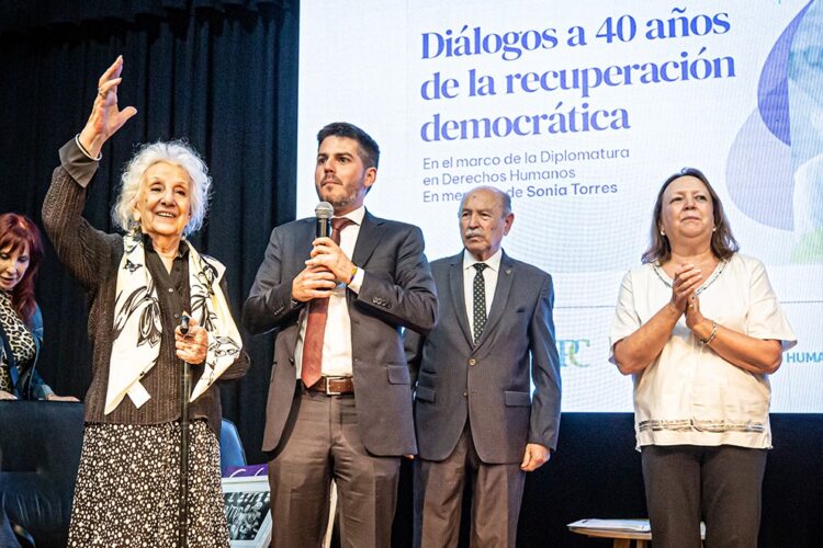 Un conversatorio por los 40 años de democracia reivindicó la figura de Sonia Torres