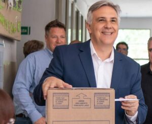 Schiaretti y Llaryora ya votaron y llamaron a los cordobeses a ejercer su "derecho de elegir"