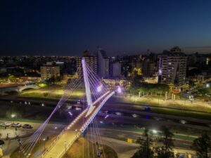 La ciudad cuenta con un nuevo puente peatonal