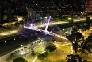 La ciudad cuenta con un nuevo puente peatonal