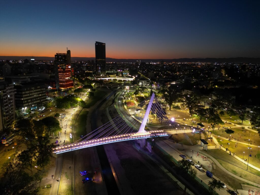 La ciudad cuenta con un nuevo puente peatonal