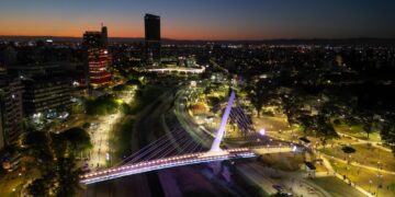 La ciudad cuenta con un nuevo puente peatonal