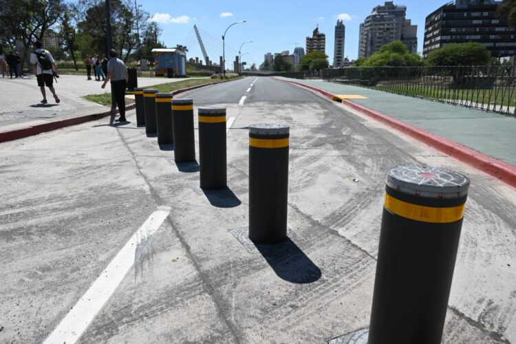 Estrenan bolardos hidráulicos en Costanera Norte para convertir la zona en peatonal los fines de semana