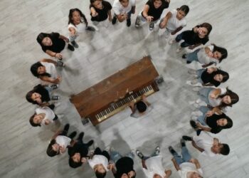 Alumnos de una escuela de Córdoba realizaron un homenaje a Fito Páez que conmovió al artista: «¡Me han hecho llorar!»