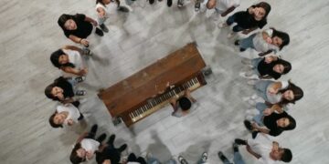 Alumnos de una escuela de Córdoba realizaron un homenaje a Fito Páez que conmovió al artista: «¡Me han hecho llorar!»