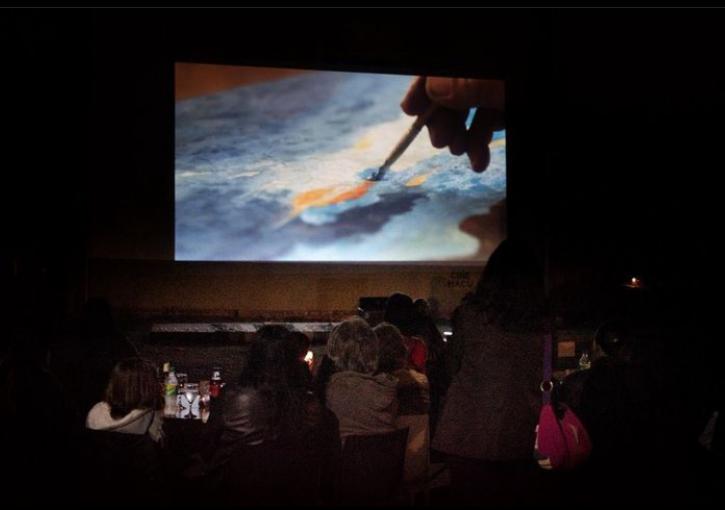 El Macu de Unquillo vuelve con sus proyecciones de cine al aire libre