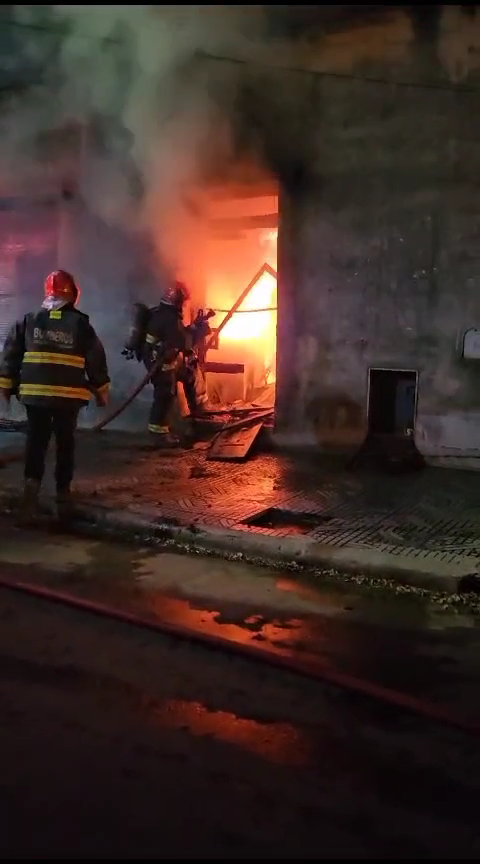 Un incendio en Alto Alberdi dejó como saldo una joven quemada