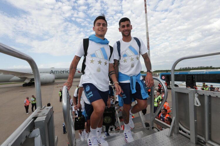 La Selección partió rumbo a Brasil para disputar la última fecha de Eliminatorias del año
