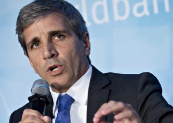 Caputo trabaja en un plan con ajuste para rescatar las Leliqs