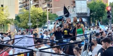La «caravana final» de La Libertad Avanza, en el corazón de Nueva Córdoba
