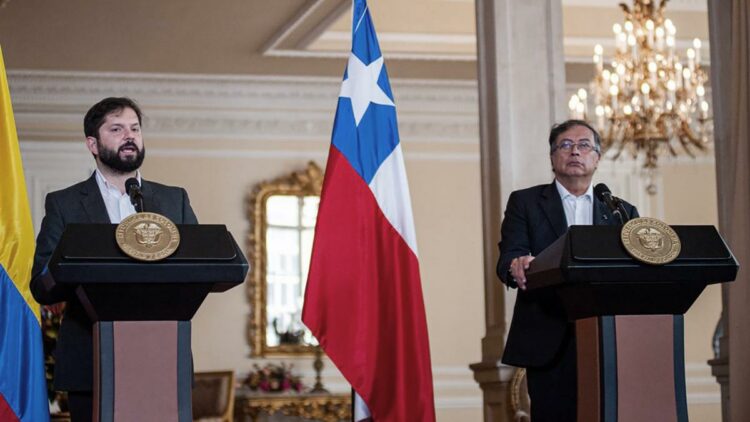 El Presidente de Chile, Gabriel Boric junto al jefe de Estado colombiano, Gustavo Petro.