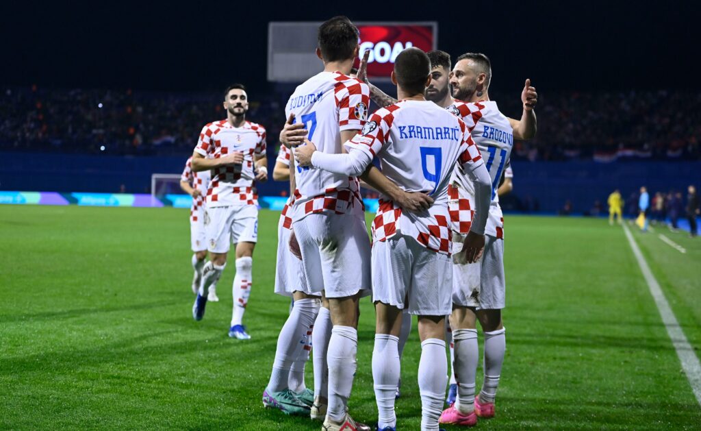 Croacia sufrió, pero se metió en la competición continental