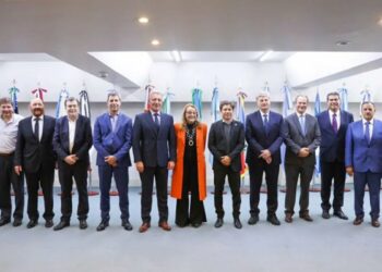 Ante el inminente pago del aguinaldo, prevén una reunión entre gobernadores