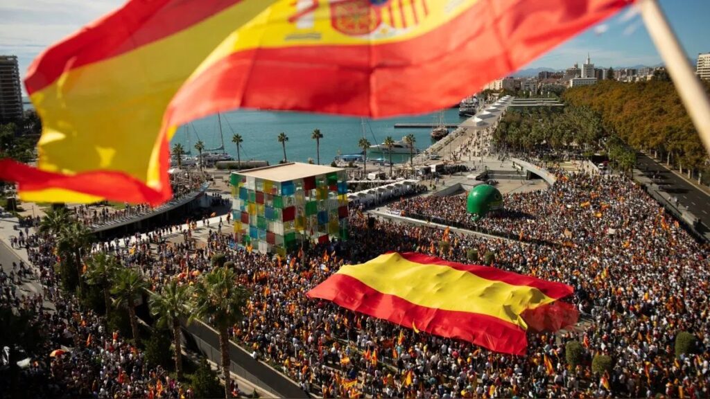 Miles de españoles marcharon contra la amnistía a catalanes