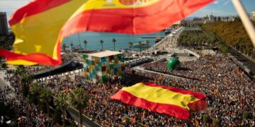 Miles de españoles marcharon contra la amnistía a catalanes