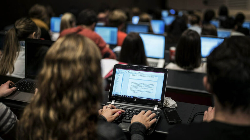 Cada vez más jóvenes usan la IA: cómo se rediseña el rol del docente frente al uso del ChatGPT