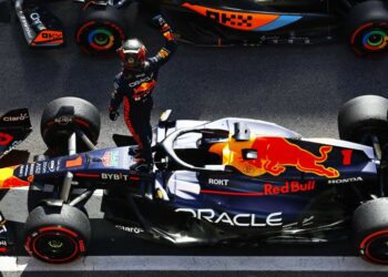 Triunfo demoledor de Verstappen