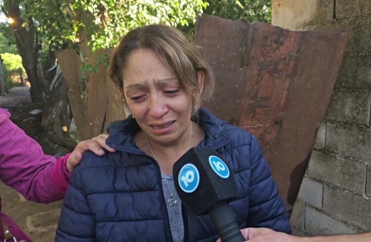 La madre de la adolescente, Vanesa Reyes. Foto: captura Canal 10.