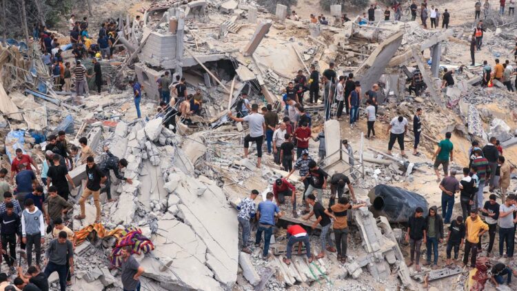 Israel bombardeó Gaza e incrementó los ataques cerca del gran hospital.