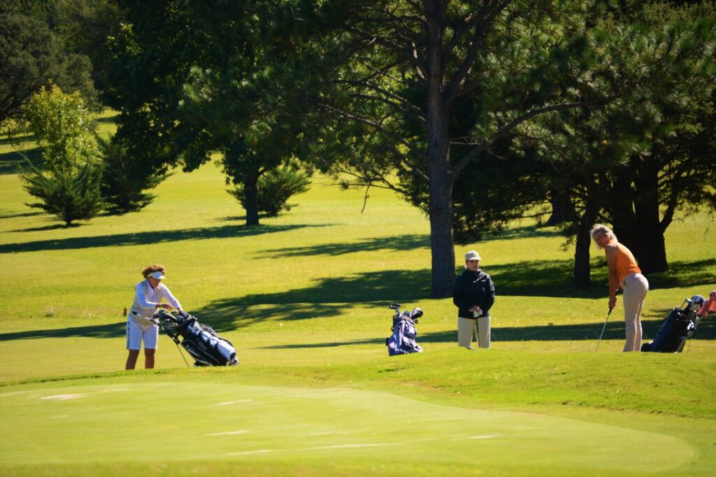 Un torneo de golf con música y un sunset inolvidable