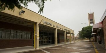 Una niña de 14 años está grave tras ser baleada en la cabeza