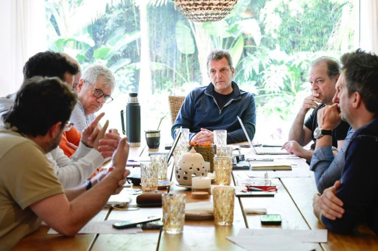 Massa encabezó una reunión con el equipo económico de cara a la transición