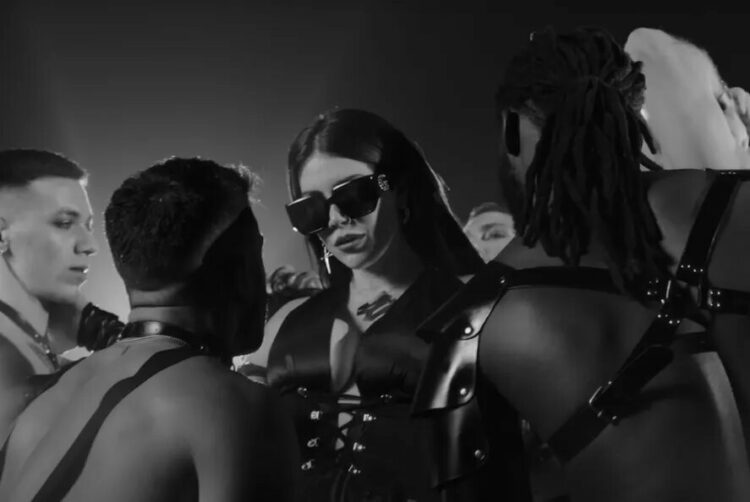 Wanda Nara debutó en el mundo de la música con "Bad Bitch", su primer sencillo