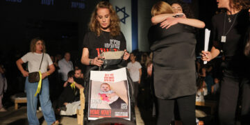 Actos conmemorativos y un minuto de silencio en Israel a un mes de los ataques de Hamas