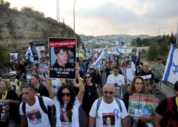 Pactarían una tregua de cinco días con liberación de rehenes