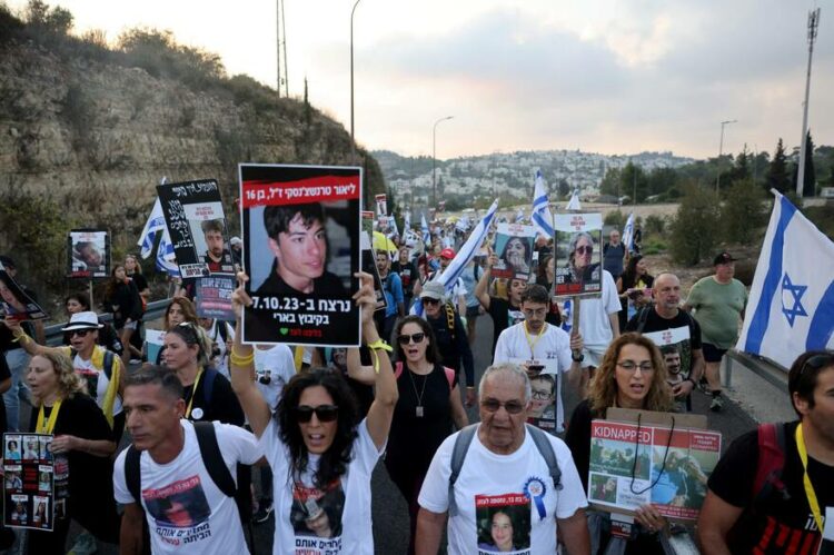 Marcha a pie de los familiares de los rehenes desde Tel Aviv a Jerusalén.