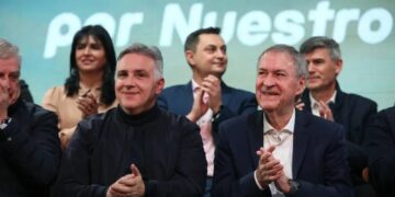 Llaryora aseguró que “no se puede cortar la obra pública”