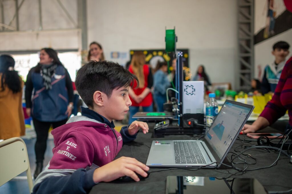 Un monitoreo destacó un gran avance en la educación digital