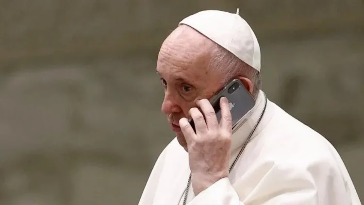 El papa Francisco sorprendió a Milei y lo llamó para felicitarlo por el triunfo electoral