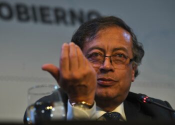 Petro pierde apoyo liberal