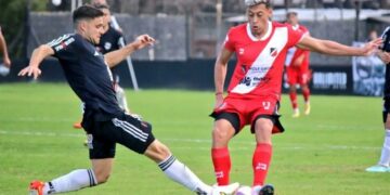 Deportivo Maipú y Riestra van por el segundo ascenso