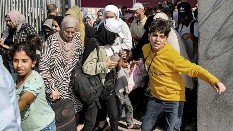 Los heridos y extranjeros cruzaron por el Paso de Rafah a Egipto.