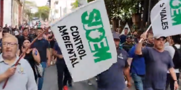 Trabajadores municipales se movilizan en reclamo por salarios y contra la precarización laboral