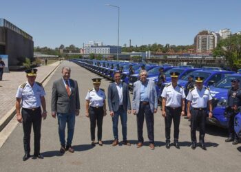 La Provincia entregó 150 camionetas a la Policía