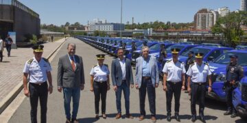 La Provincia entregó 150 camionetas a la Policía