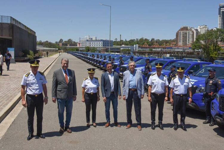 La Provincia entregó 150 camionetas a la Policía